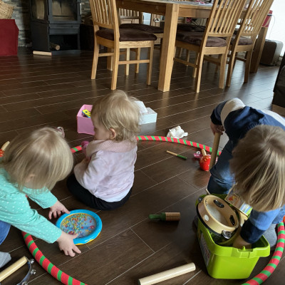 Spielen mit Musikinstrumenten